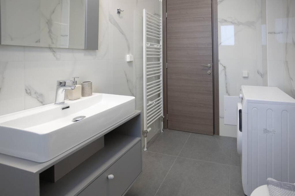 Mela Luxury Apartments Maroulas Экстерьер фото
