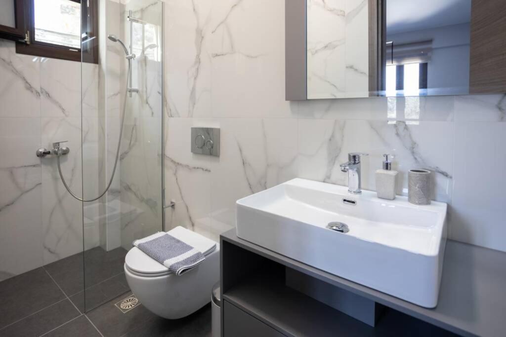 Mela Luxury Apartments Maroulas Экстерьер фото